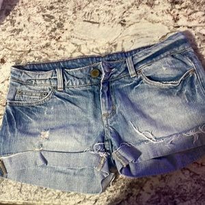 American Eagle Jean Shorts in Light Wash Size 6